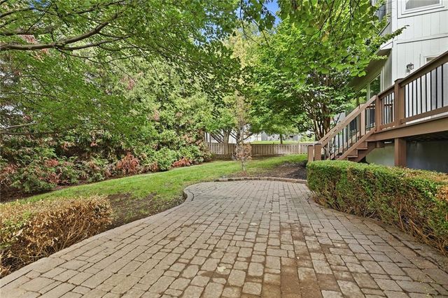 16522 W 81st Street, Lenexa, KS 66219