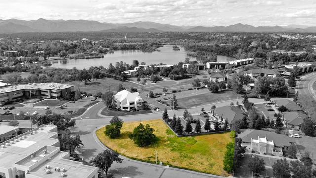 407 Hemsted Drive, Redding, CA 96002