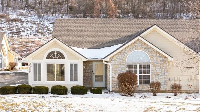 6011 NE KENSINGTON Court, Lee's Summit, MO 64064