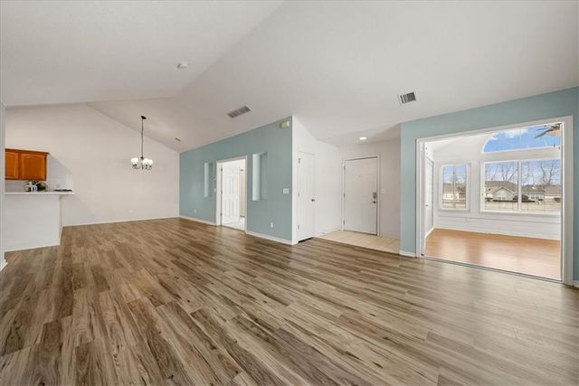 6011 NE KENSINGTON Court, Lee's Summit, MO 64064