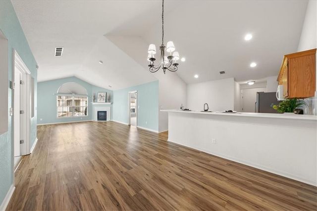 6011 NE KENSINGTON Court, Lee's Summit, MO 64064