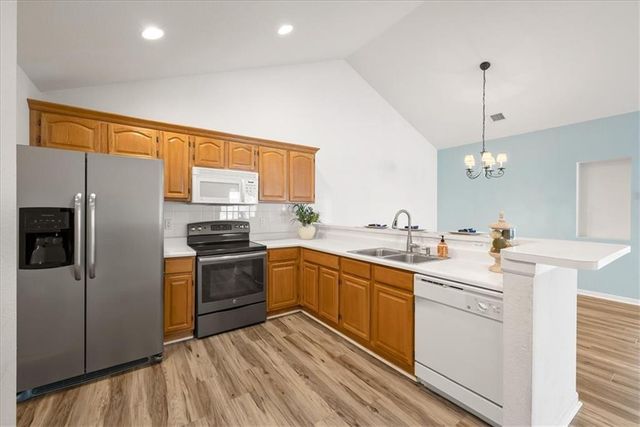 6011 NE KENSINGTON Court, Lee's Summit, MO 64064