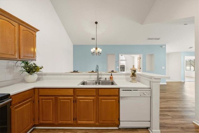 6011 NE KENSINGTON Court, Lee's Summit, MO 64064