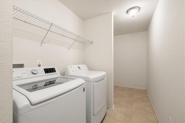 6011 NE KENSINGTON Court, Lee's Summit, MO 64064