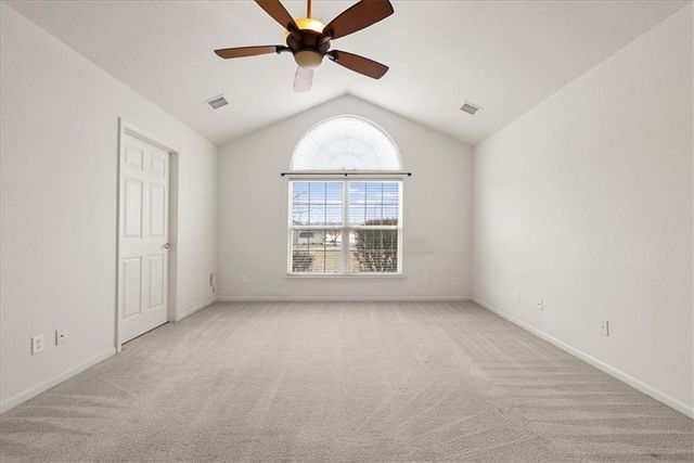 6011 NE KENSINGTON Court, Lee's Summit, MO 64064