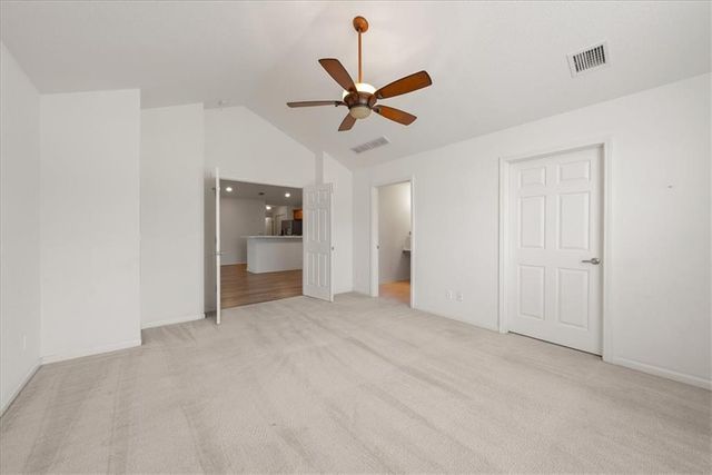 6011 NE KENSINGTON Court, Lee's Summit, MO 64064