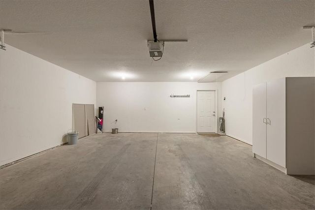 6011 NE KENSINGTON Court, Lee's Summit, MO 64064