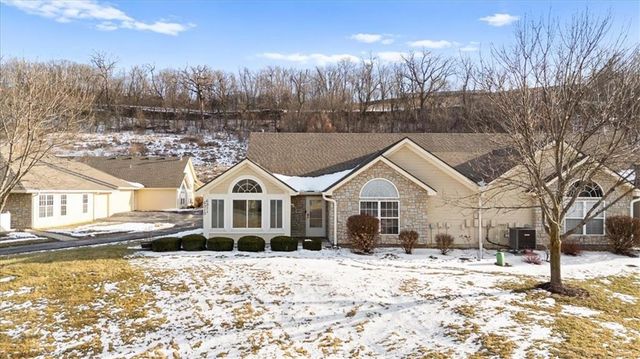 6011 NE KENSINGTON Court, Lee's Summit, MO 64064