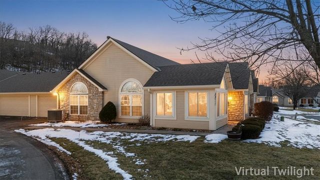 6011 NE KENSINGTON Court, Lee's Summit, MO 64064