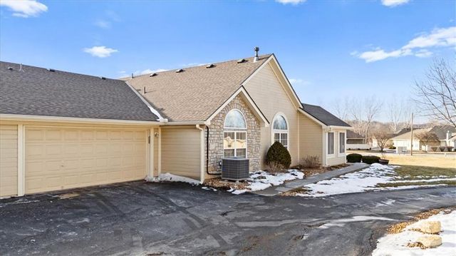 6011 NE KENSINGTON Court, Lee's Summit, MO 64064