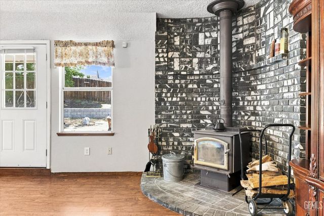 22005 Tiny Court, Tehachapi, CA 93561