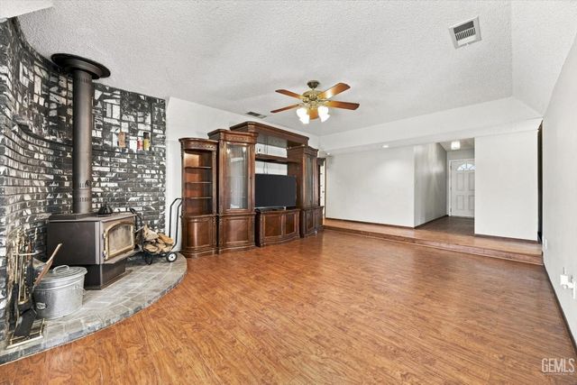 22005 Tiny Court, Tehachapi, CA 93561