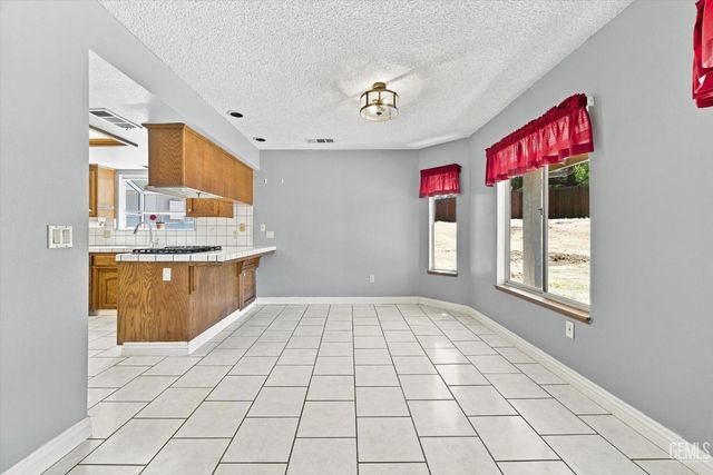 22005 Tiny Court, Tehachapi, CA 93561