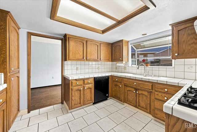 22005 Tiny Court, Tehachapi, CA 93561
