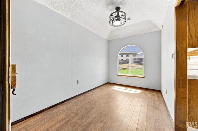 22005 Tiny Court, Tehachapi, CA 93561