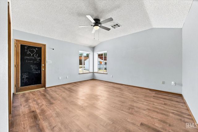 22005 Tiny Court, Tehachapi, CA 93561