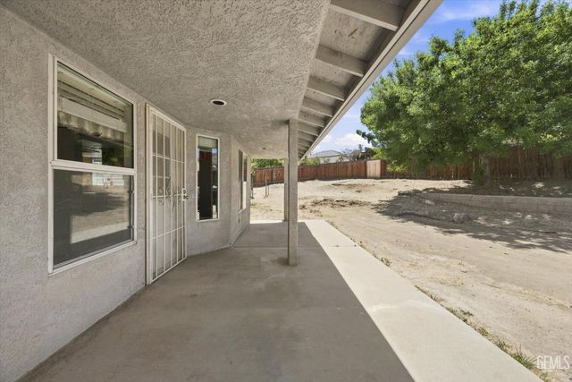 22005 Tiny Court, Tehachapi, CA 93561