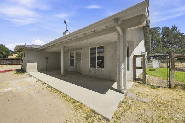 22005 Tiny Court, Tehachapi, CA 93561