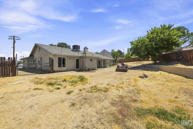 22005 Tiny Court, Tehachapi, CA 93561