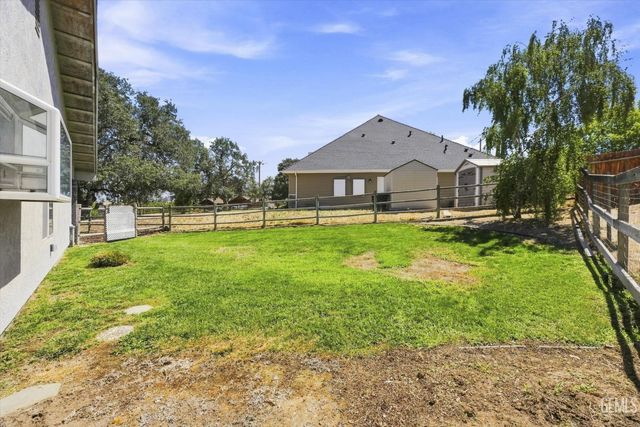 22005 Tiny Court, Tehachapi, CA 93561