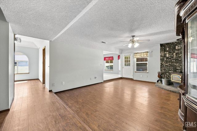 22005 Tiny Court, Tehachapi, CA 93561