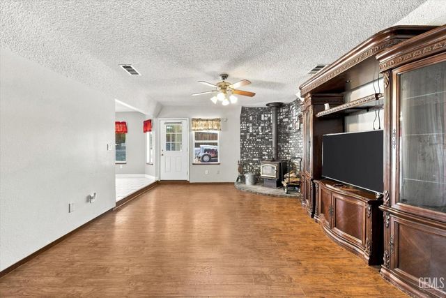 22005 Tiny Court, Tehachapi, CA 93561
