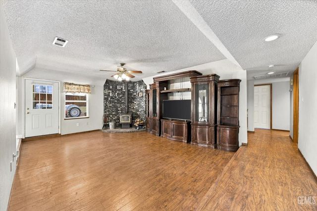 22005 Tiny Court, Tehachapi, CA 93561