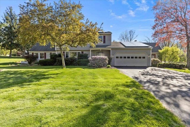 67 Pinecrest Circle, Williston, VT 05495