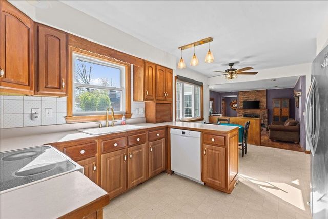 67 Pinecrest Circle, Williston, VT 05495