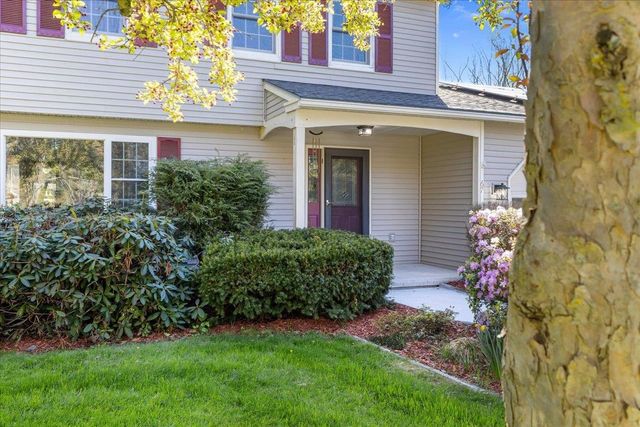 67 Pinecrest Circle, Williston, VT 05495