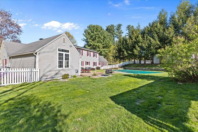 67 Pinecrest Circle, Williston, VT 05495
