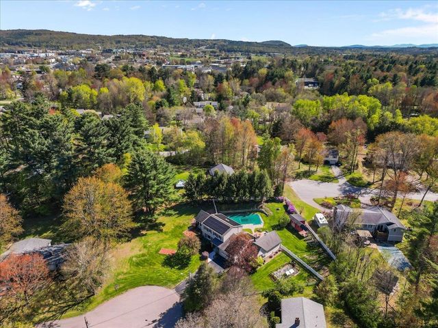 67 Pinecrest Circle, Williston, VT 05495