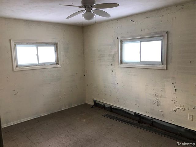 1704 E Webster Road, Flint, MI 48505