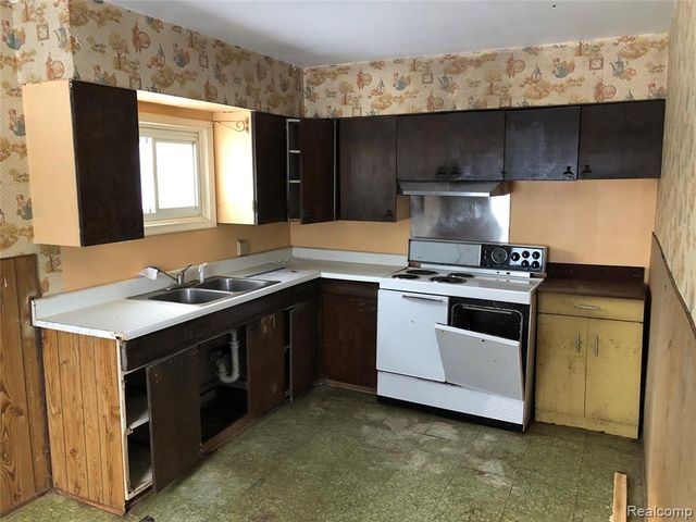 1704 E Webster Road, Flint, MI 48505