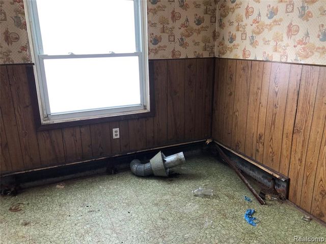 1704 E Webster Road, Flint, MI 48505