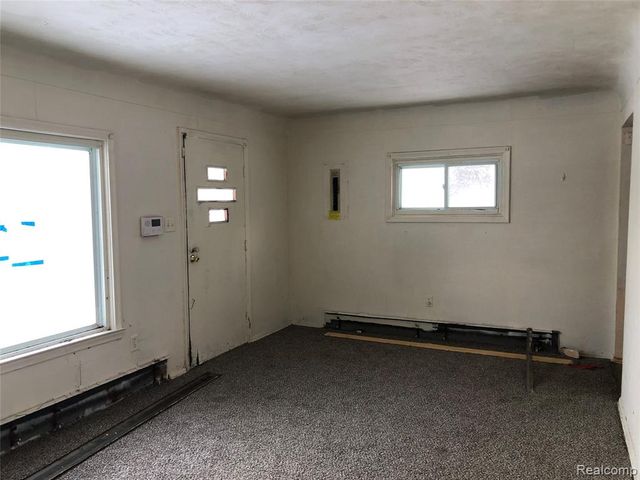 1704 E Webster Road, Flint, MI 48505