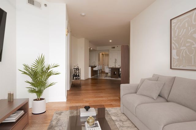 717 S Riverside Dr Apt 904, Memphis, TN 38103