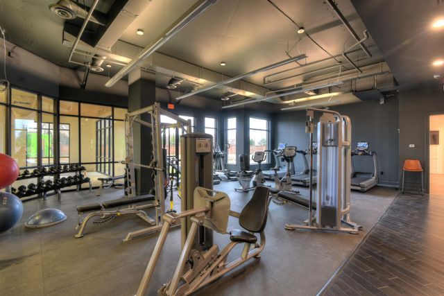 717 S Riverside Dr Apt 904, Memphis, TN 38103