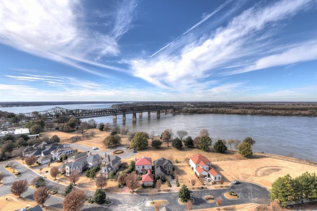 717 S Riverside Dr Apt 904, Memphis, TN 38103