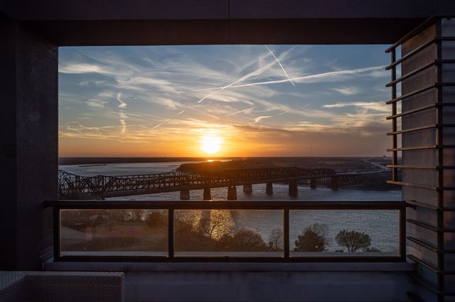 717 S Riverside Dr Apt 904, Memphis, TN 38103