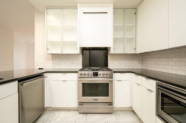 717 S Riverside Dr Apt 904, Memphis, TN 38103