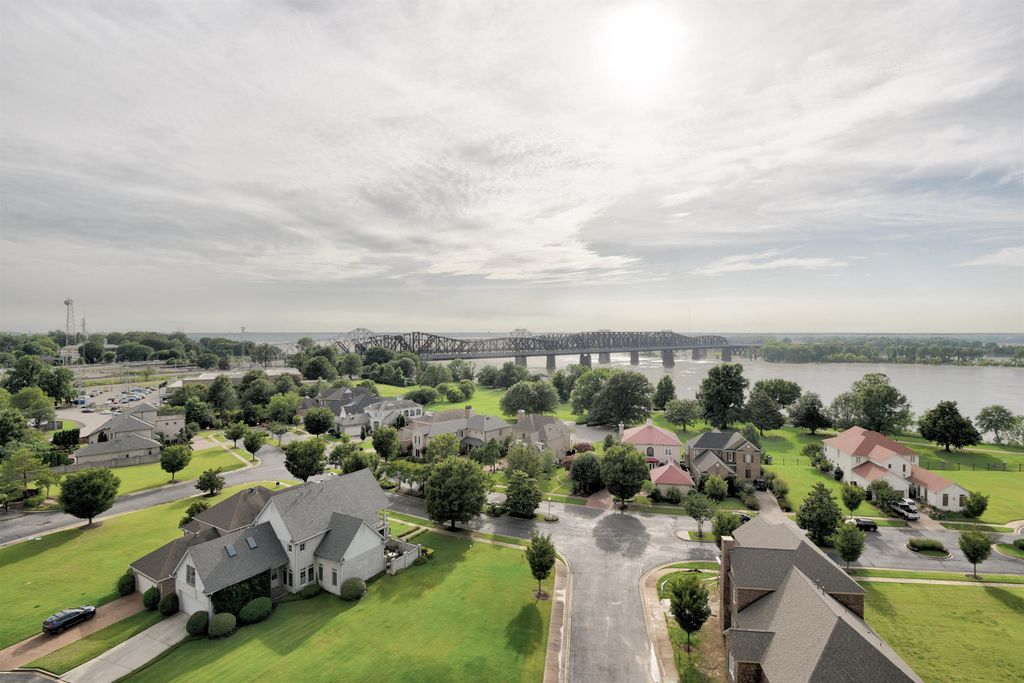 717 S Riverside Dr Apt 904, Memphis, TN 38103