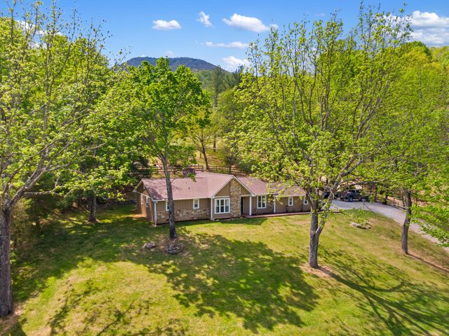 12639 Catawba RD, Troutville, VA 24175