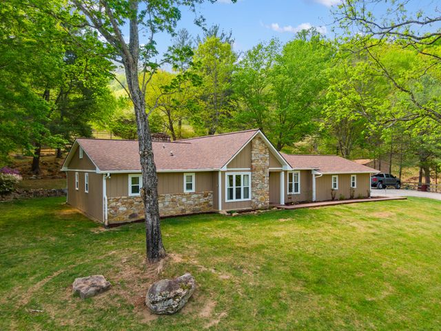12639 Catawba RD, Troutville, VA 24175
