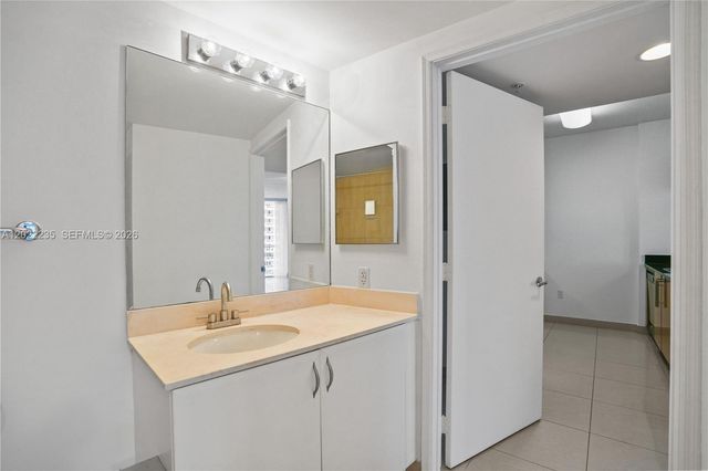 1750 N Bayshore Dr 2804, Miami, FL 33132