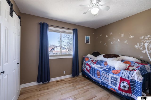 13563 W Circle, Omaha, NE 68137