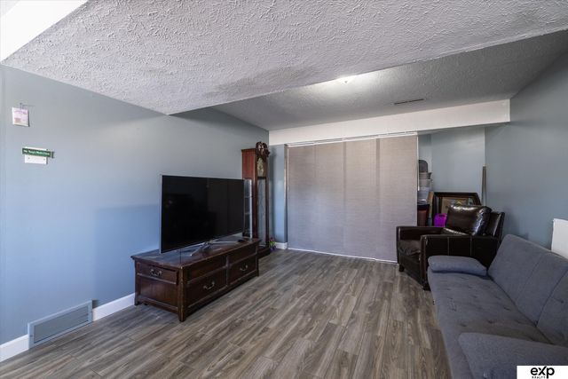 13563 W Circle, Omaha, NE 68137