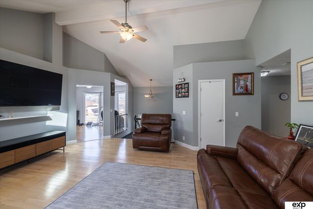 13563 W Circle, Omaha, NE 68137