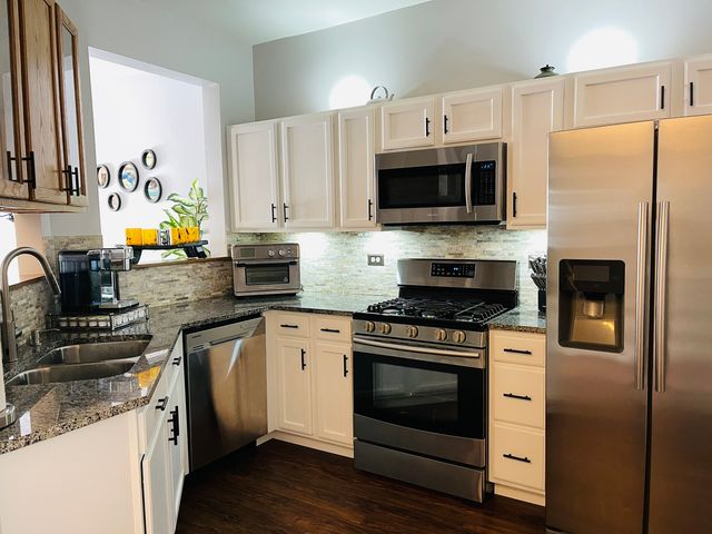 1385 Redbridge Court, Grayslake, IL 60030