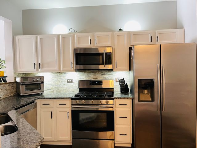 1385 Redbridge Court, Grayslake, IL 60030